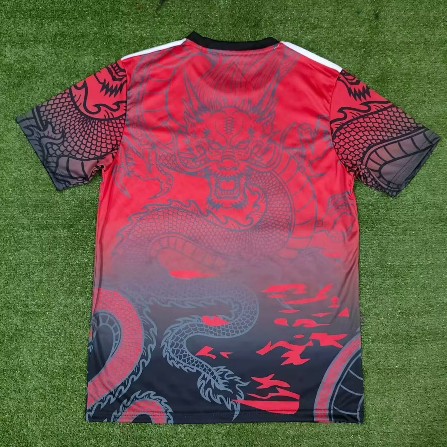CAMISETA REAL MADRID EDICIÓN ESPECIAL ROJO AND NEGRO DRAGON