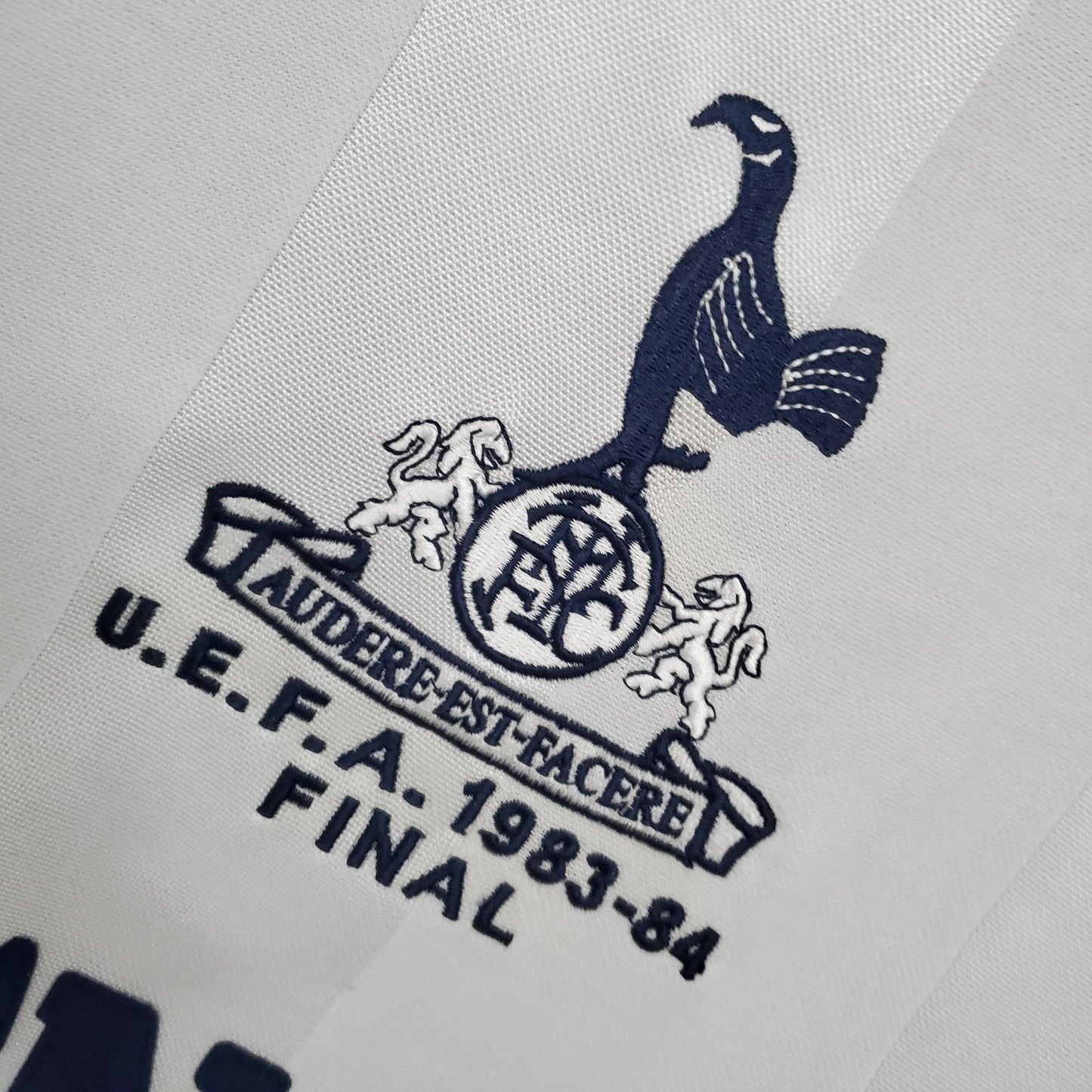 TOTTENHAM l 83/84 HOMBRES (RETRO)