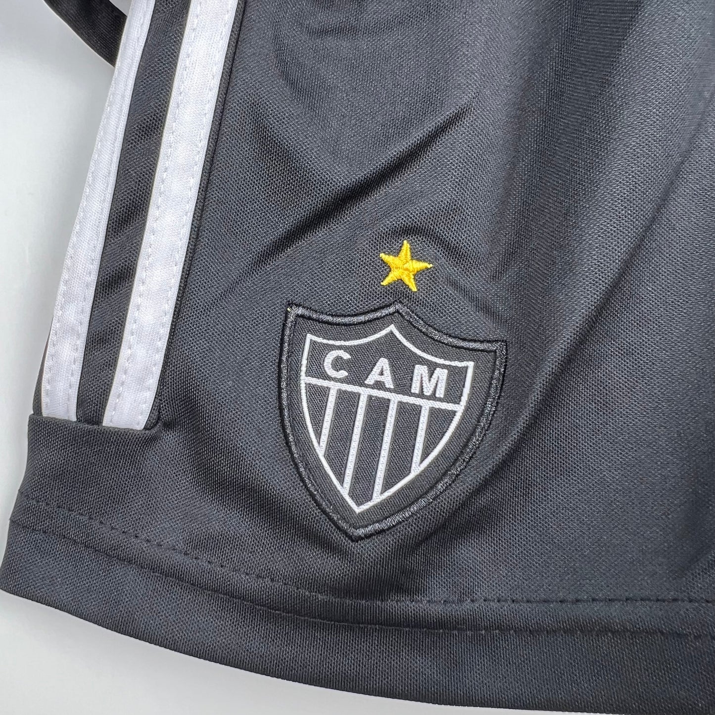 ATLETICO MINEIRO I 23/24 KIT PARA NIÑOS