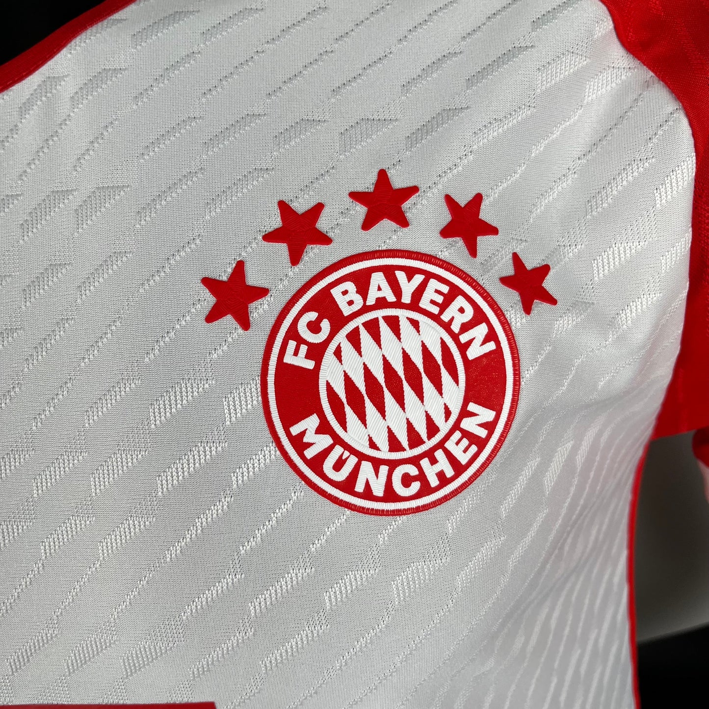 BAYERN MÚNICH I 23/24 HOMBRES (VERSIÓN DEL JUGADOR)