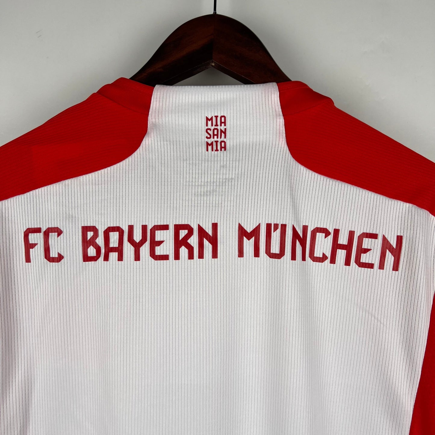 BAYERN MÚNICH I 23/24 HOMBRES (MANGA LARGA)