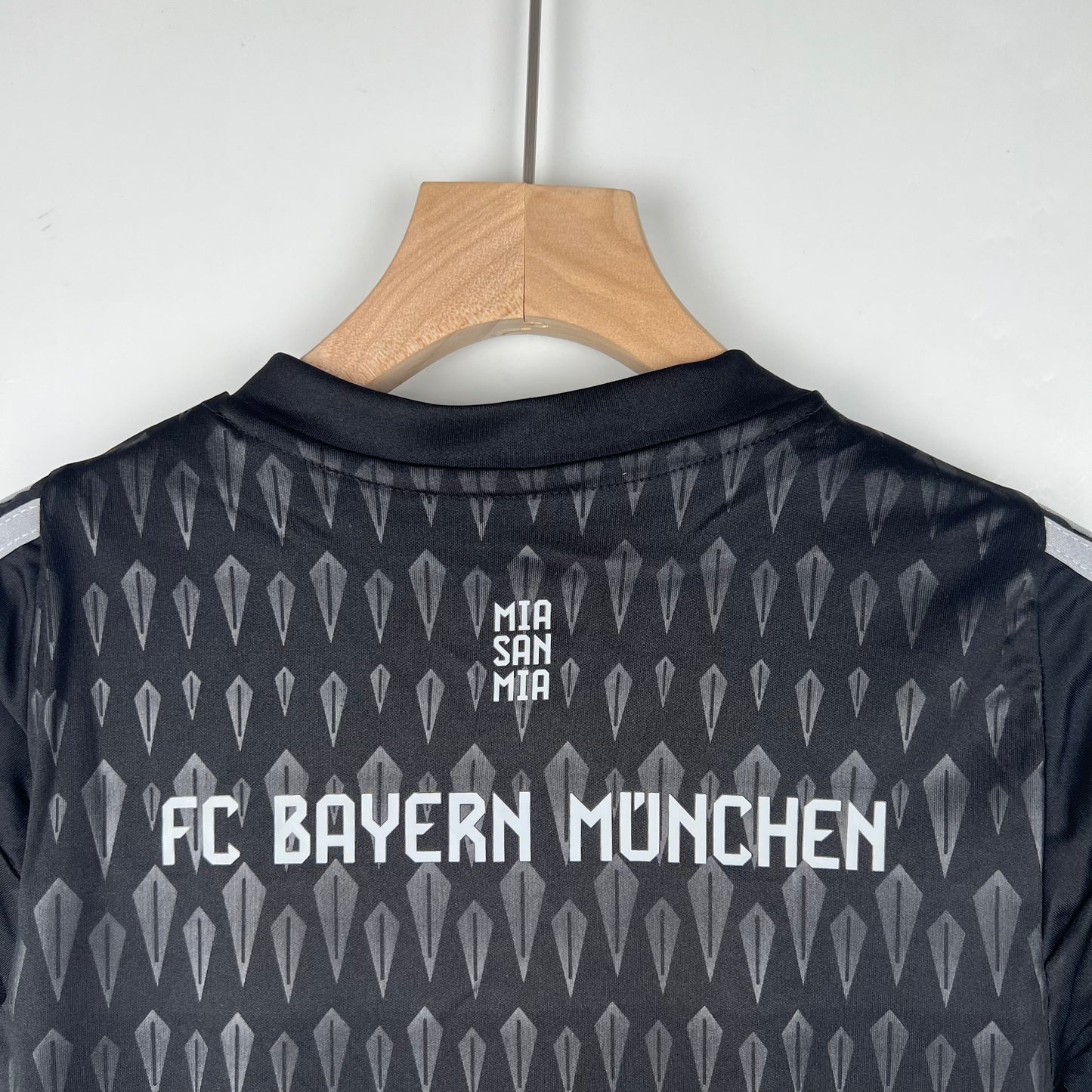 BAYERN MÚNICH II 23/24 KIT PARA NIÑOS