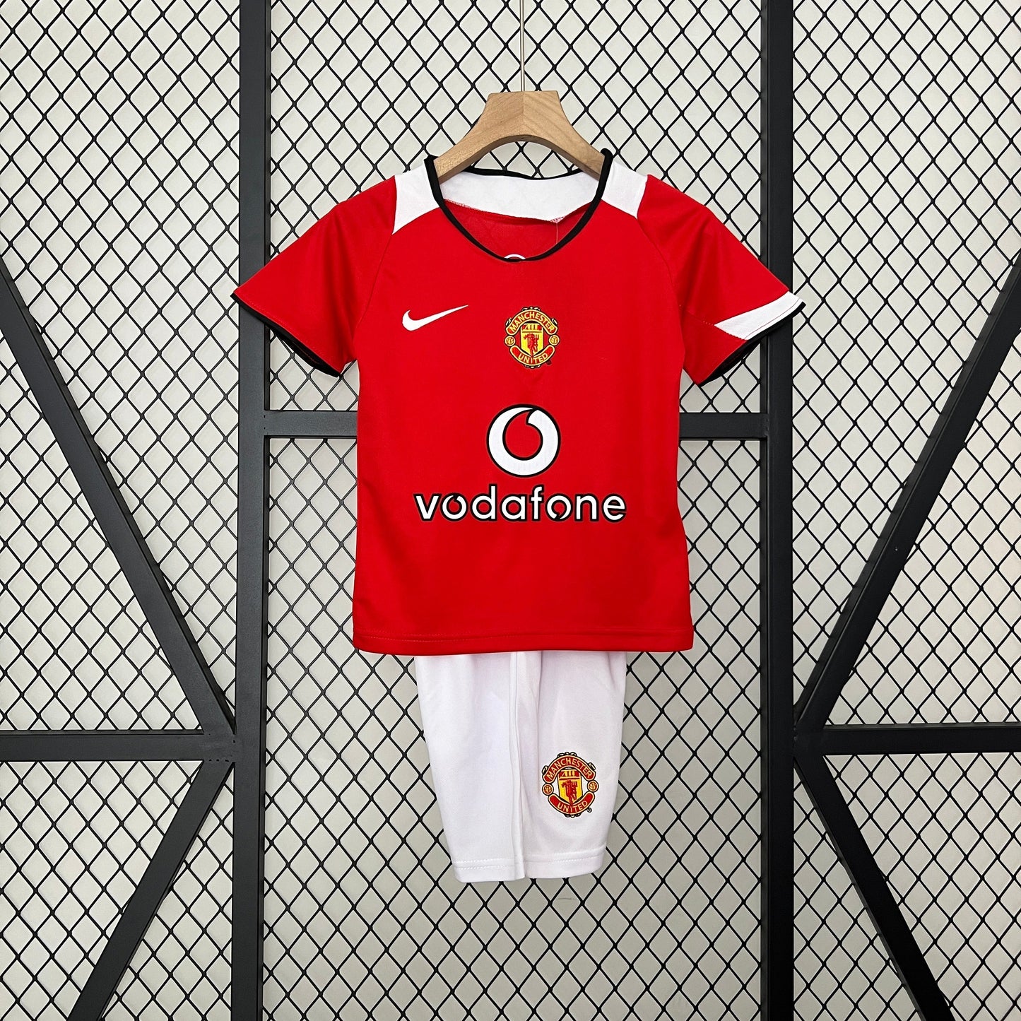 CAMISETA MANCHESTER UNITED I 05/06 KIT PARA NIÑOS (RETRO)