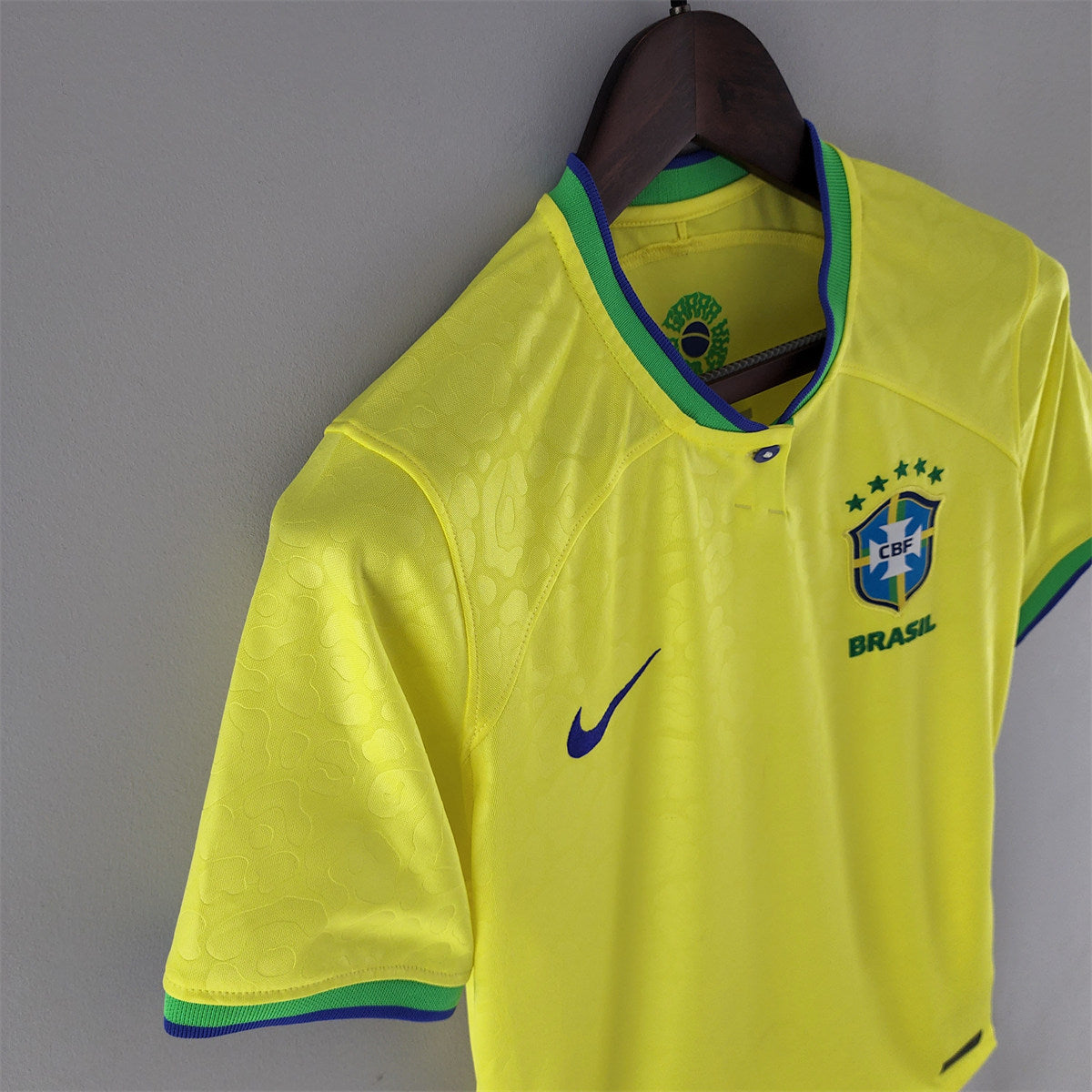 CAMISETA BRASIL I COPA DEL MUNDO 2022 - MUJER