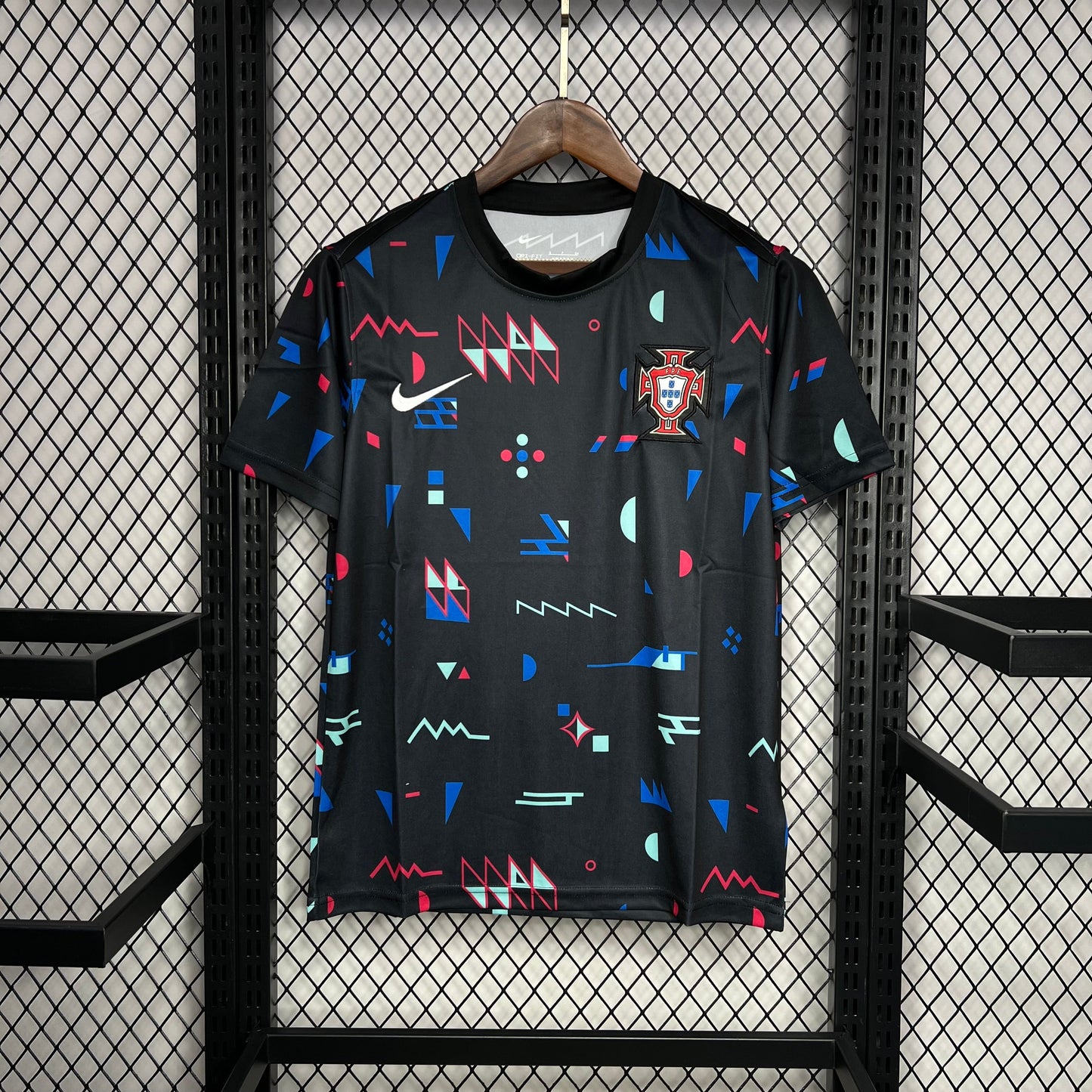 CAMISETA PORTUGAL PRE-MATCH / ENTRENAMIENTO EURO 2024/2025/2026 HOMBRES