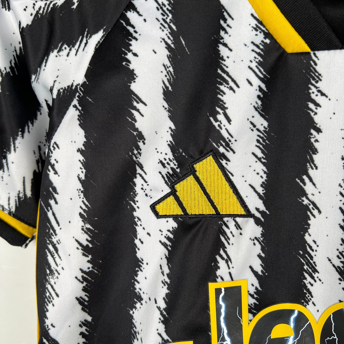 JUVENTUS I 23/24 KIT PARA NIÑOS