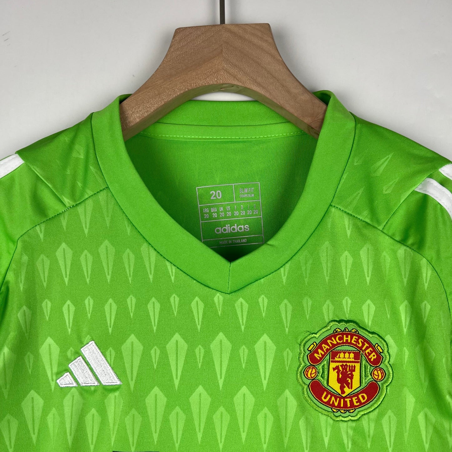 MANCHESTER UNITED PORTERO I 23/24 KIT PARA NIÑOS
