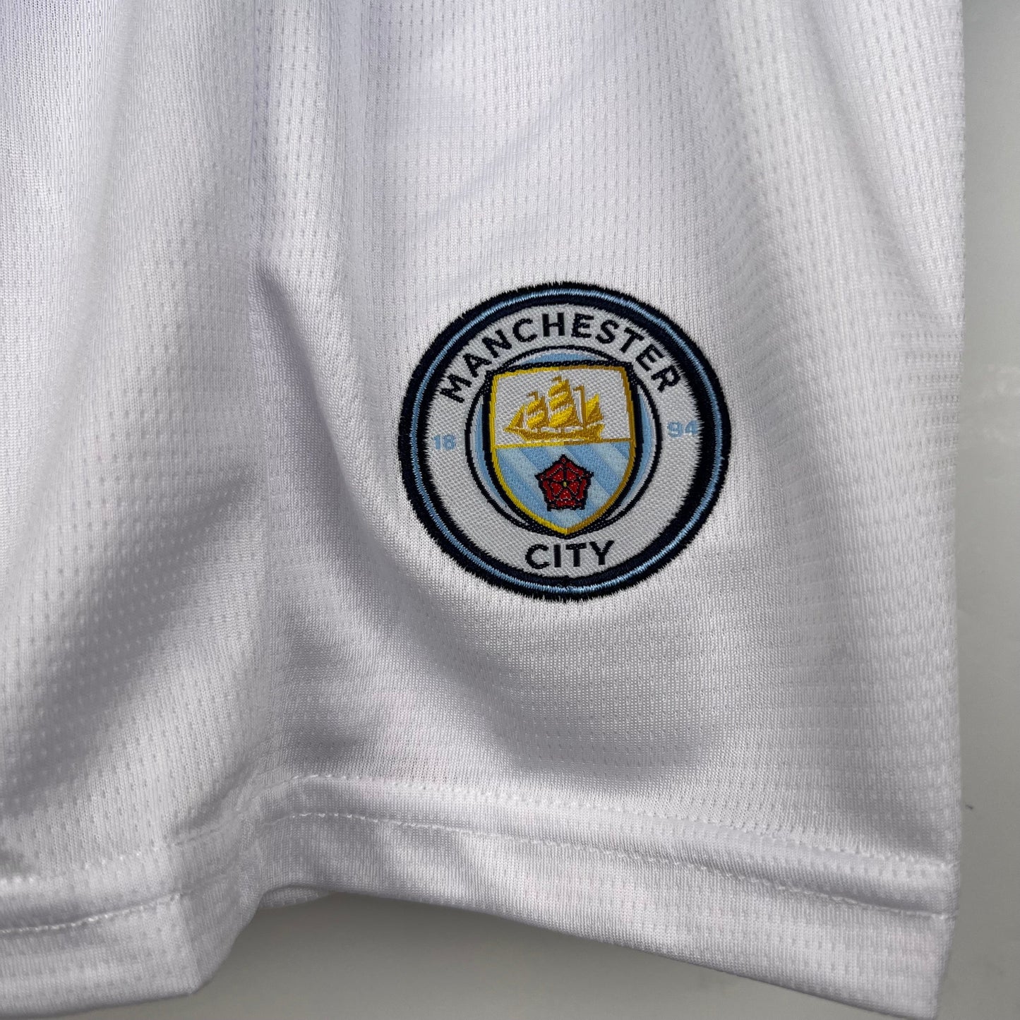 MANCHESTER CITY I 23/24 KIT PARA NIÑOS