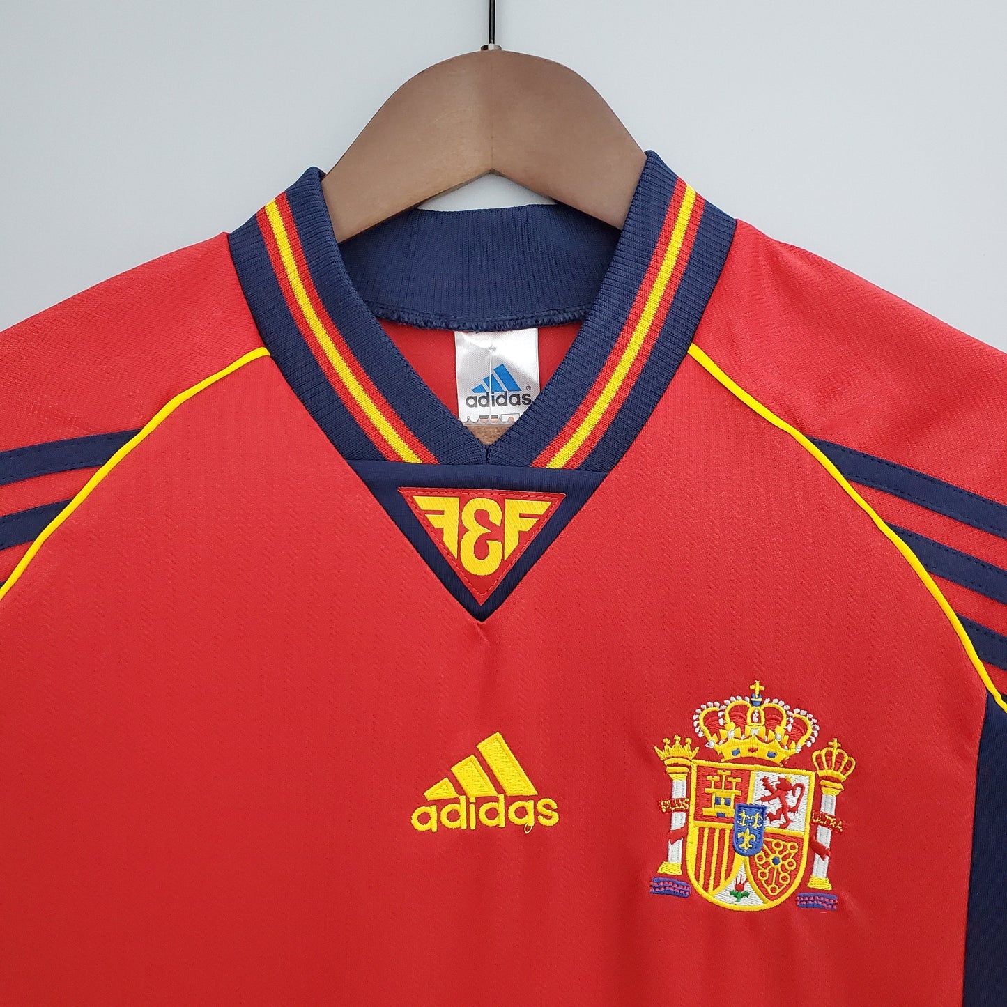 ESPAÑA l 1998 HOMBRES (RETRO)