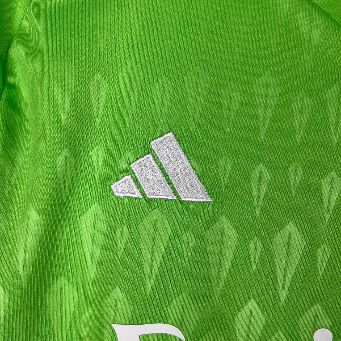 REAL MADRID PORTERO I 23/24 KIT PARA NIÑOS