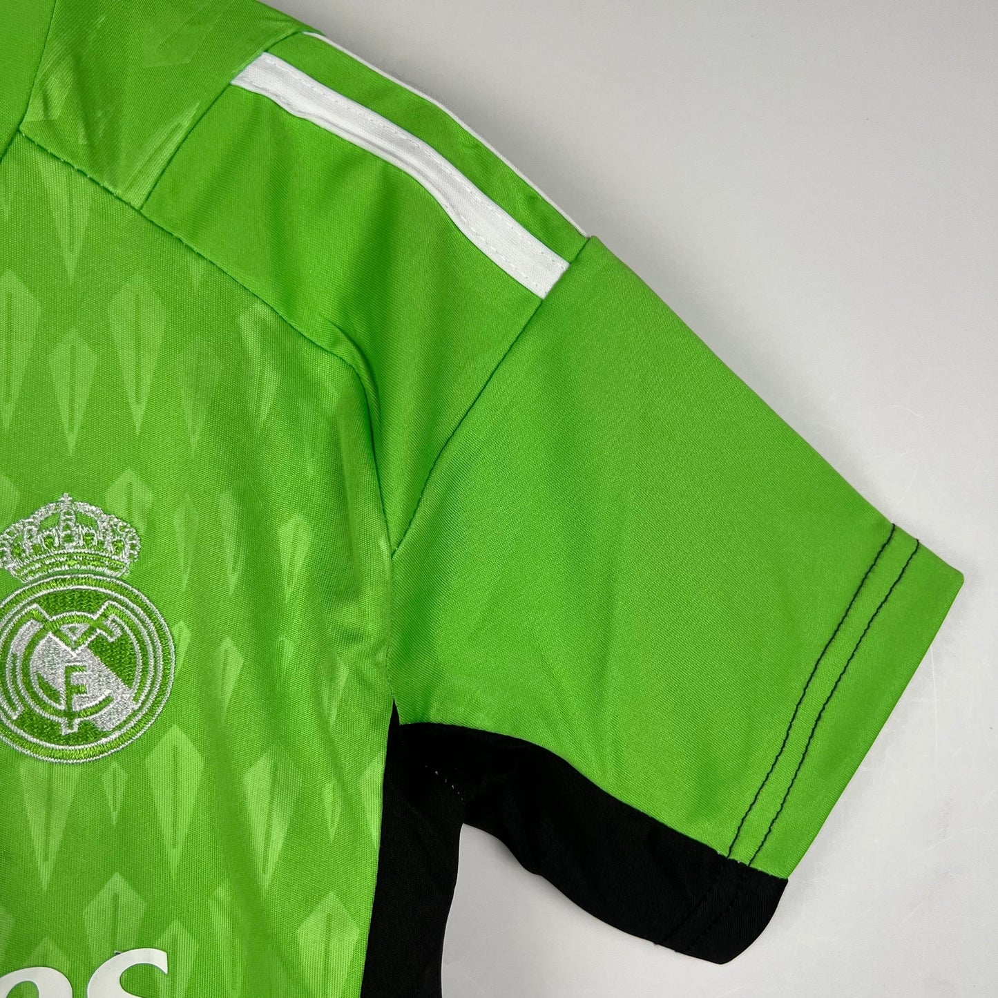 REAL MADRID PORTERO I 23/24 KIT PARA NIÑOS