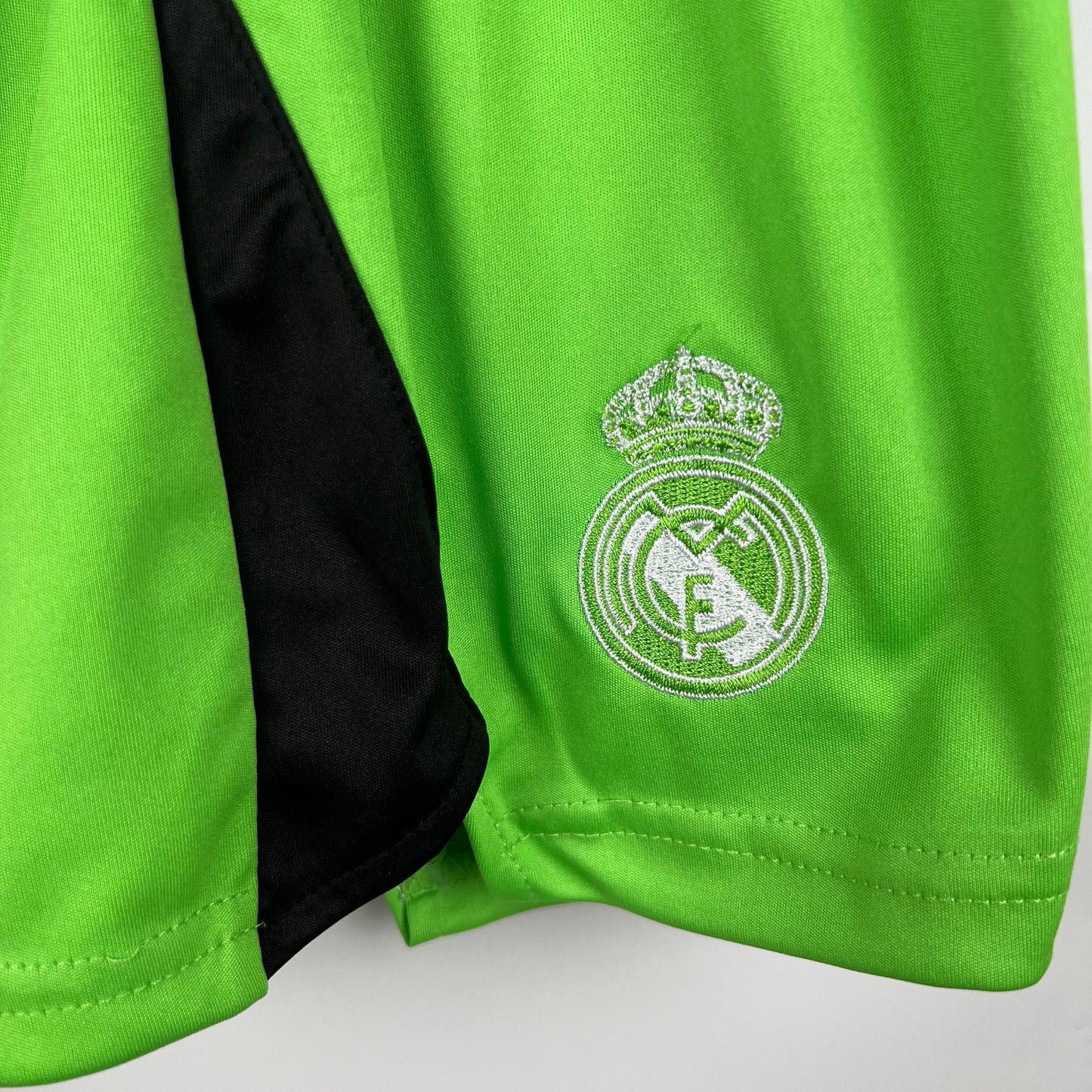 REAL MADRID PORTERO I 23/24 KIT PARA NIÑOS
