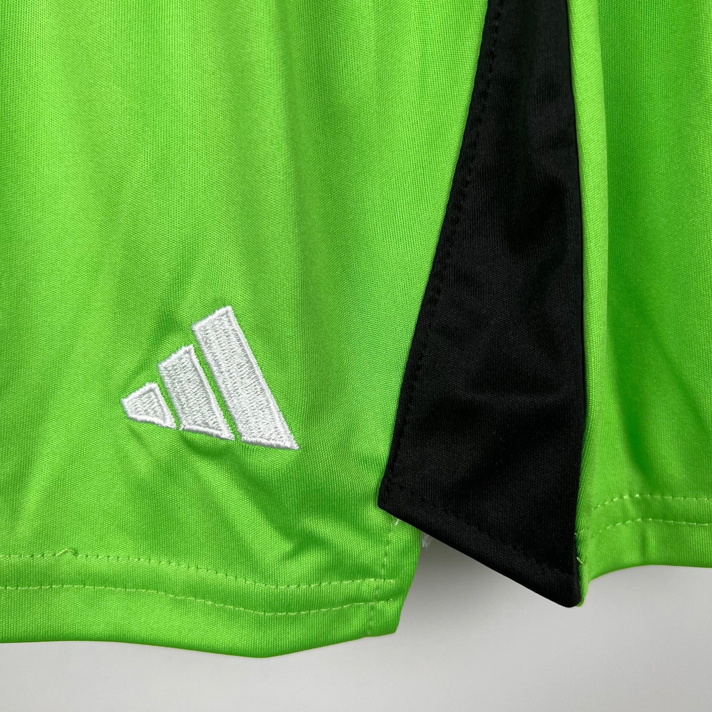 REAL MADRID PORTERO I 23/24 KIT PARA NIÑOS