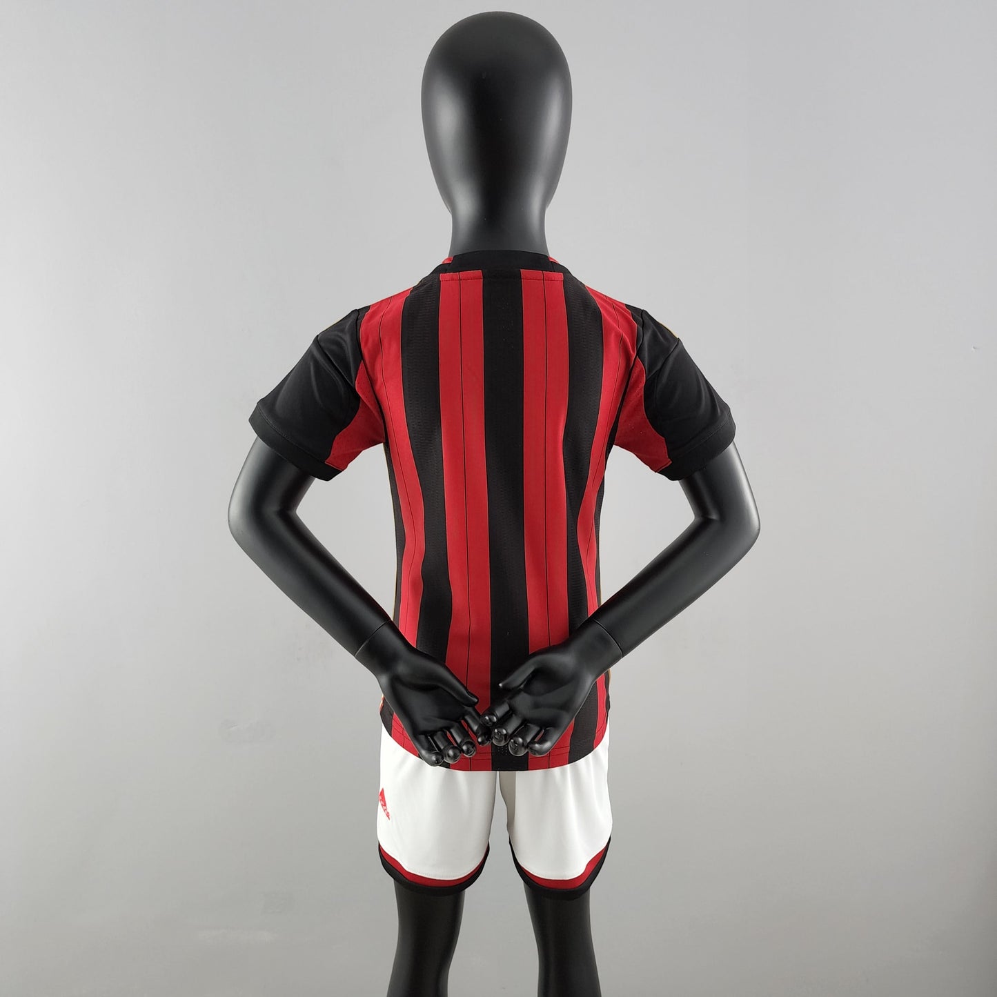 MILÁN I 14/15 (RETRO) KIT PARA NIÑOS