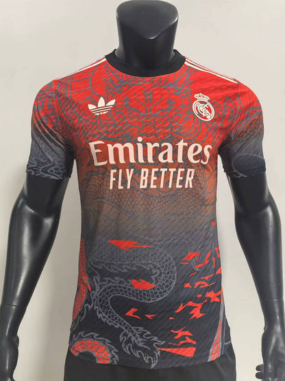 CAMISETA REAL MADRID EDICIÓN ESPECIAL ROJO AND NEGRO DRAGON (VERSIÓN DEL JUGADOR)