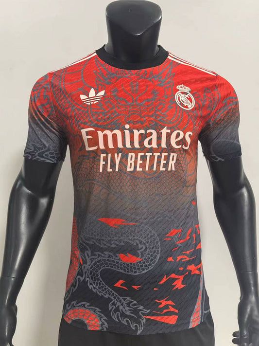 CAMISETA REAL MADRID EDICIÓN ESPECIAL ROJO AND NEGRO DRAGON (VERSIÓN DEL JUGADOR)