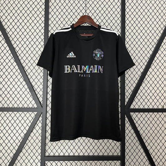 CAMISETA MANCHESTER UNITED EDICIÓN ESPECIAL LIMITADO BALMAIN PARIS NEGRO 24/25 HOMBRES