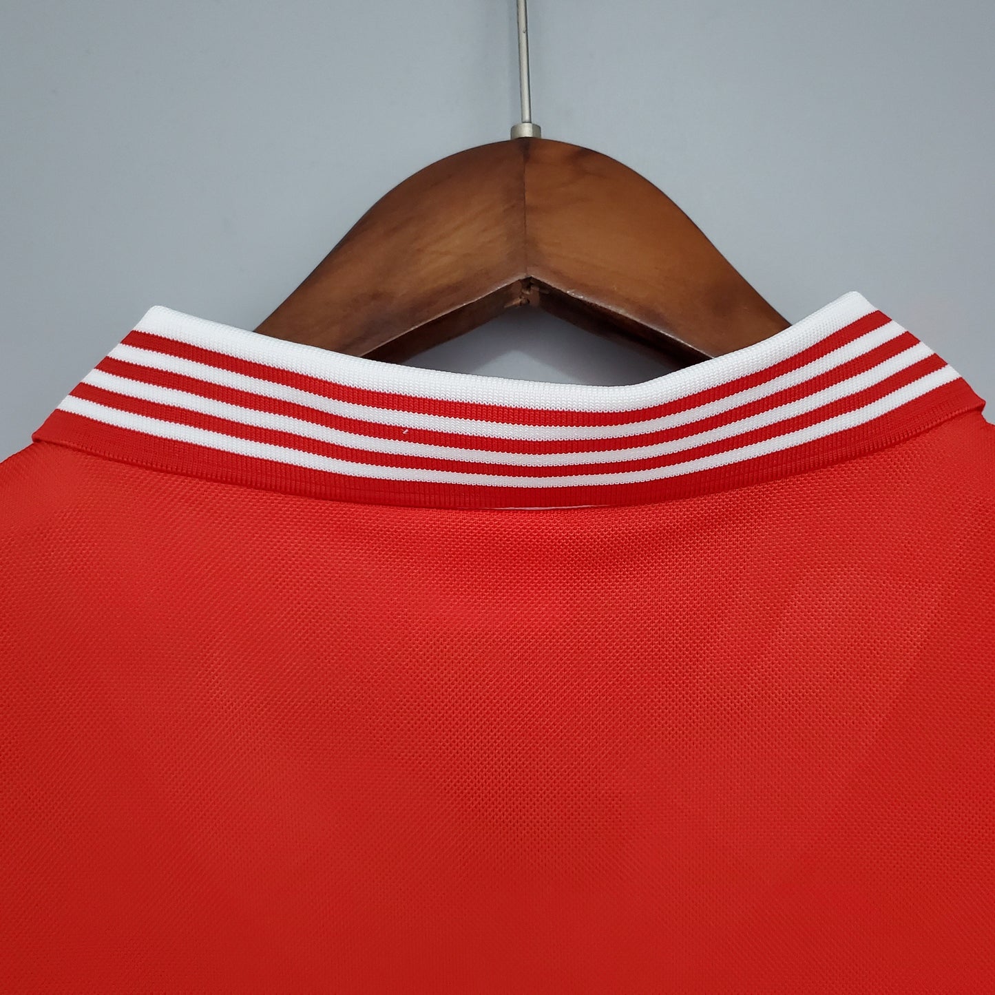 MANCHESTER UNITED I 1977 HOMBRES (RETRO)
