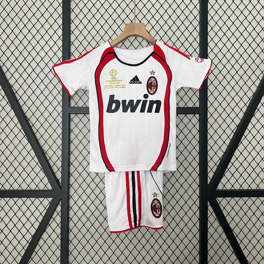 CAMISETA MILÁN II 06/07 EDICIÓN ESPECIAL LIMITADO CHAMPIONS LEAGUE KIT PARA NIÑOS (RETRO)
