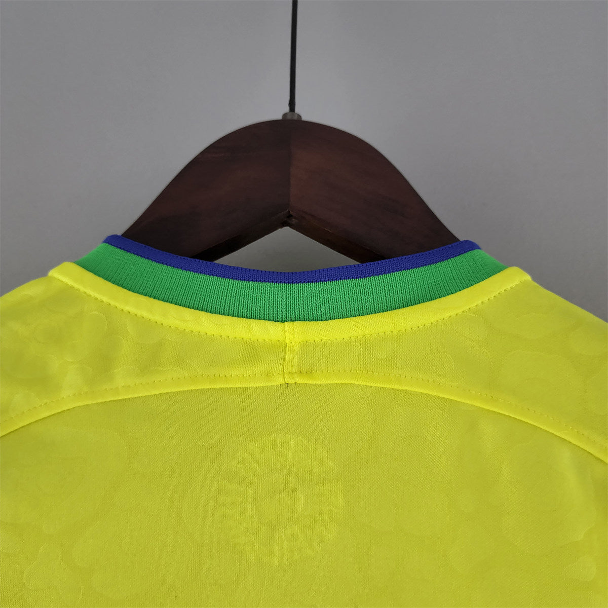 CAMISETA BRASIL I COPA DEL MUNDO 2022 - MUJER