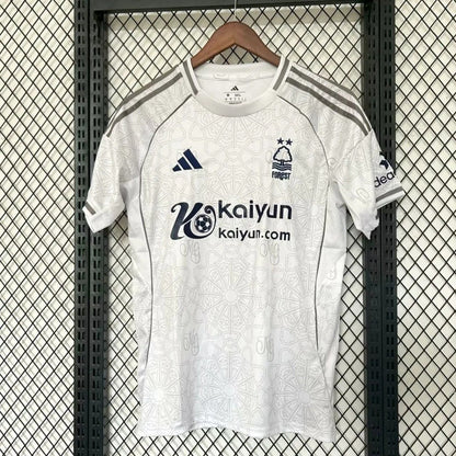 Camiseta Nottingham Forest 25/26 ⚽ Segunda Equipación | Fan Edition