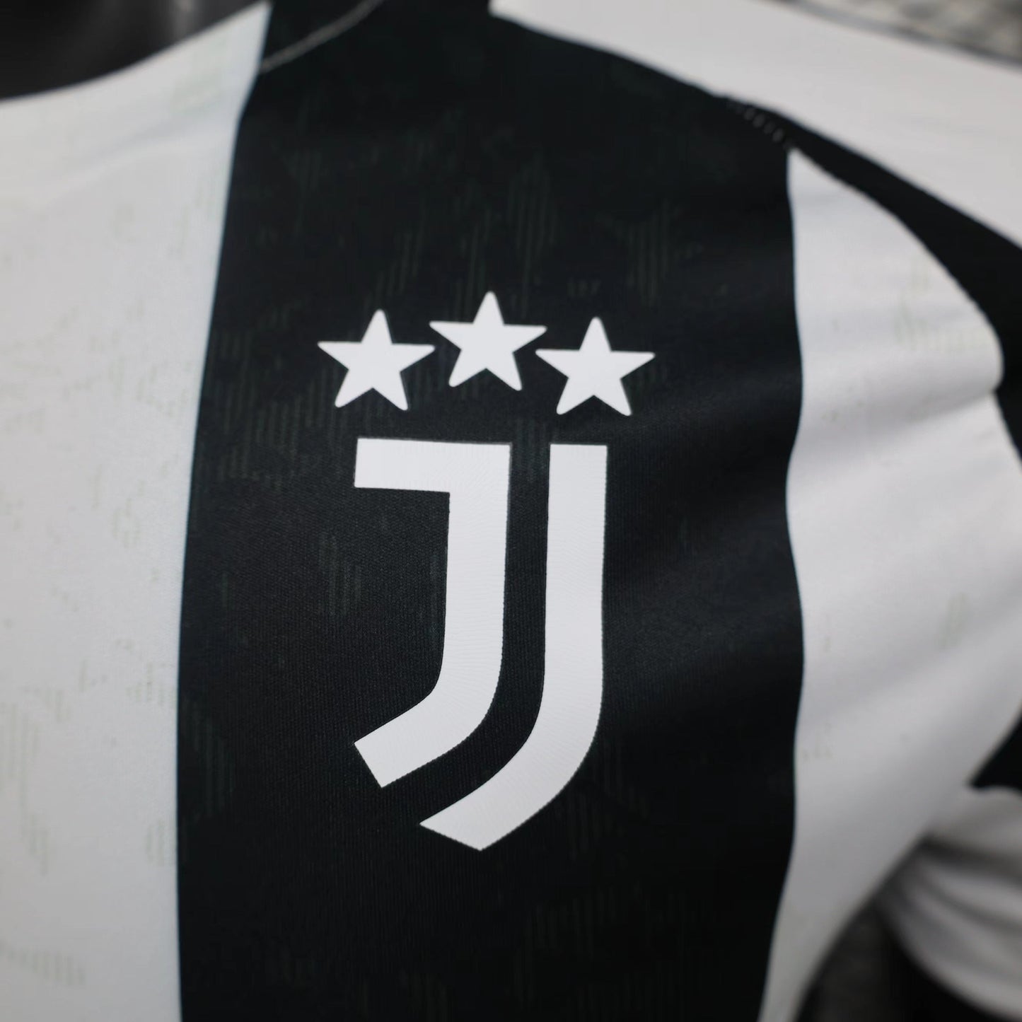 JUVENTUS I 24/25 HOMBRES (VERSIÓN DEL JUGADOR)
