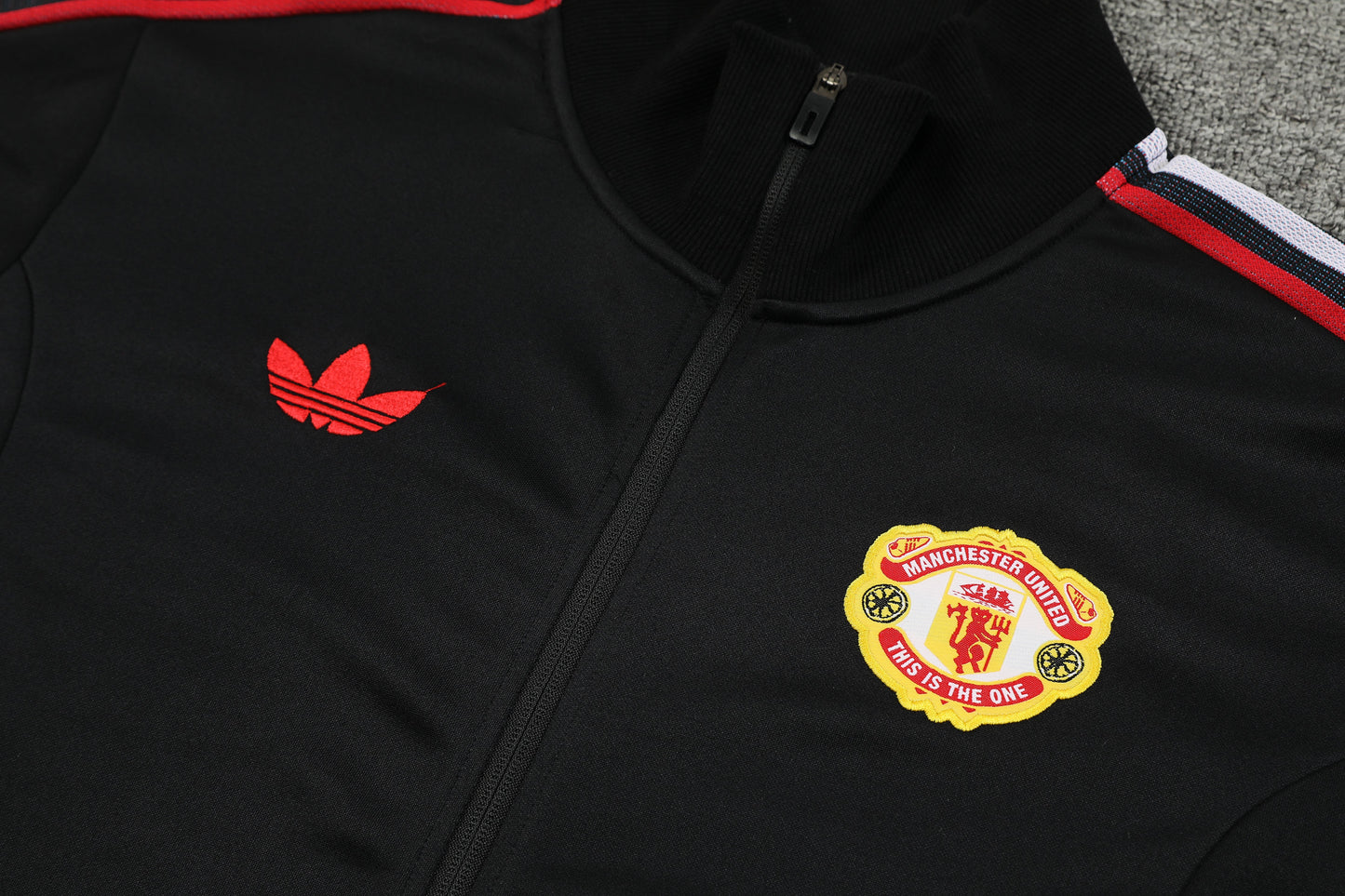 MANCHESTER UNITED CHANDAL 24/25 - UNISEX/UNISEX - NEGRO
