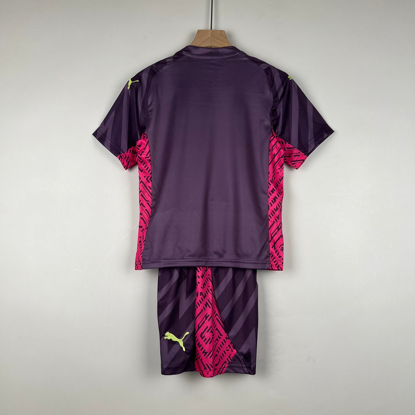 MANCHESTER CITY III PORTERO 23/24 KIT PARA NIÑOS