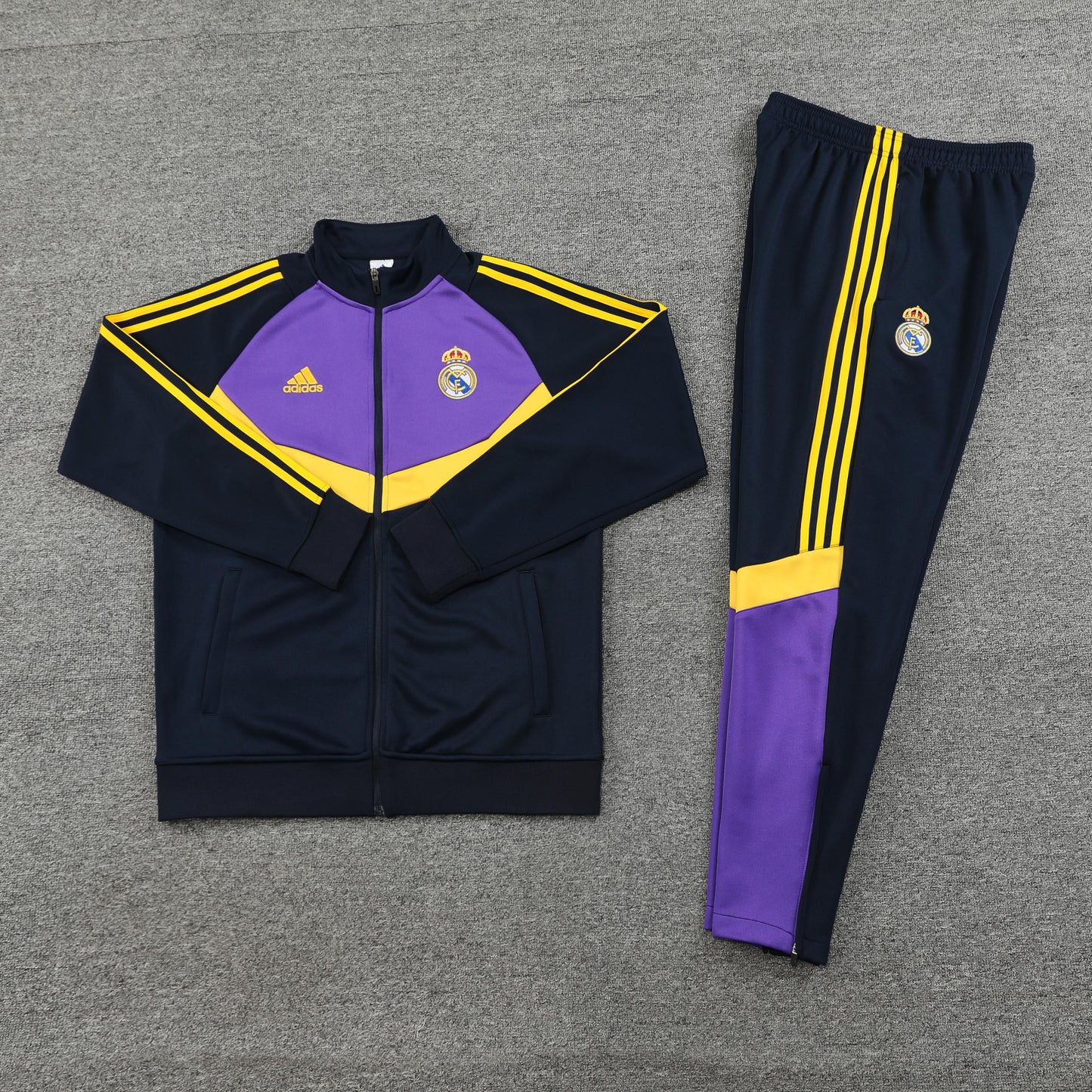 REAL MADRID  CHANDAL 24/25 - UNISEX/UNISEX - PÚRPURA Y NEGRO