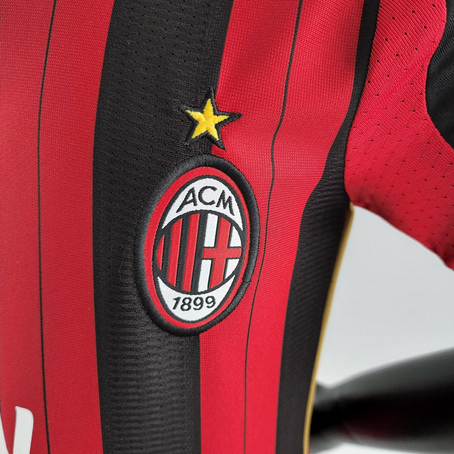 MILÁN I 14/15 (RETRO) KIT PARA NIÑOS