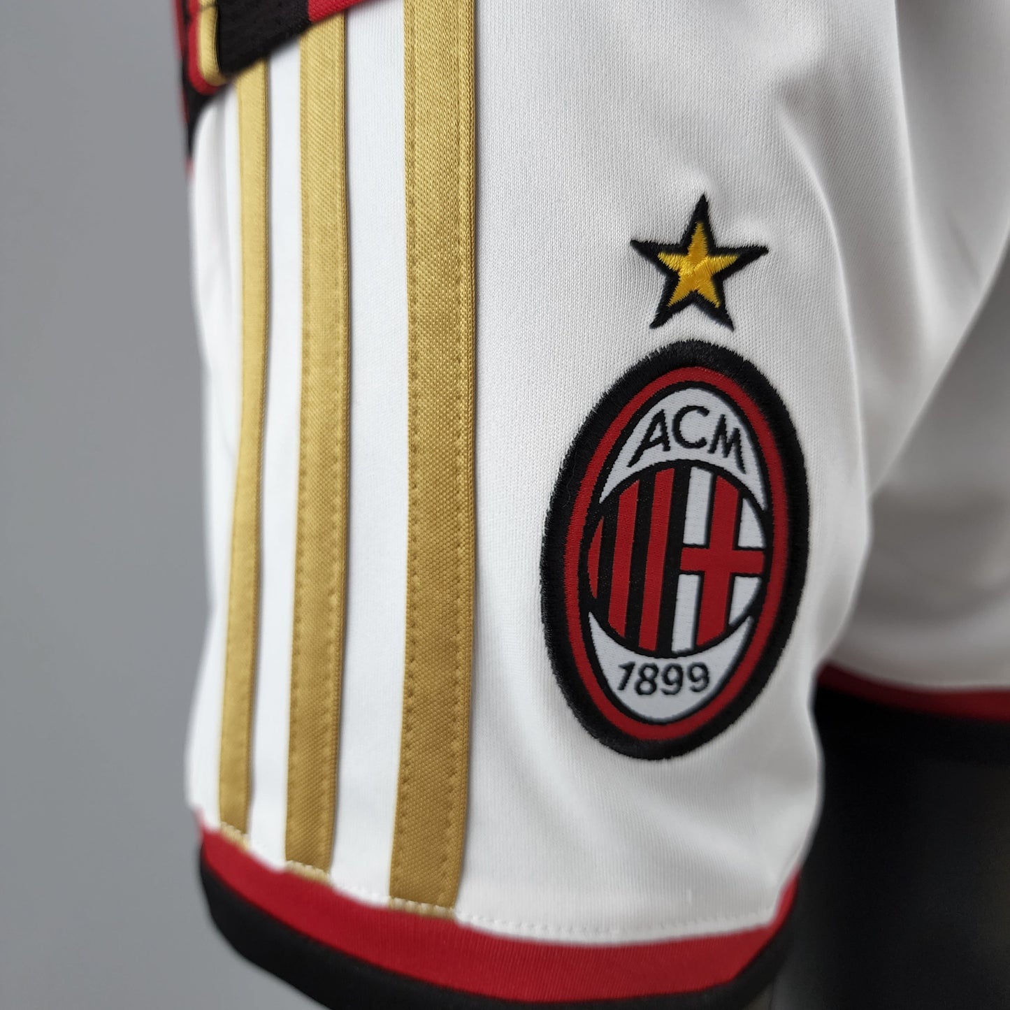 MILÁN I 14/15 (RETRO) KIT PARA NIÑOS