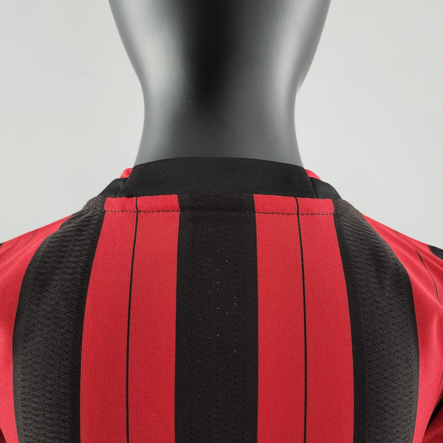 MILÁN I 14/15 (RETRO) KIT PARA NIÑOS
