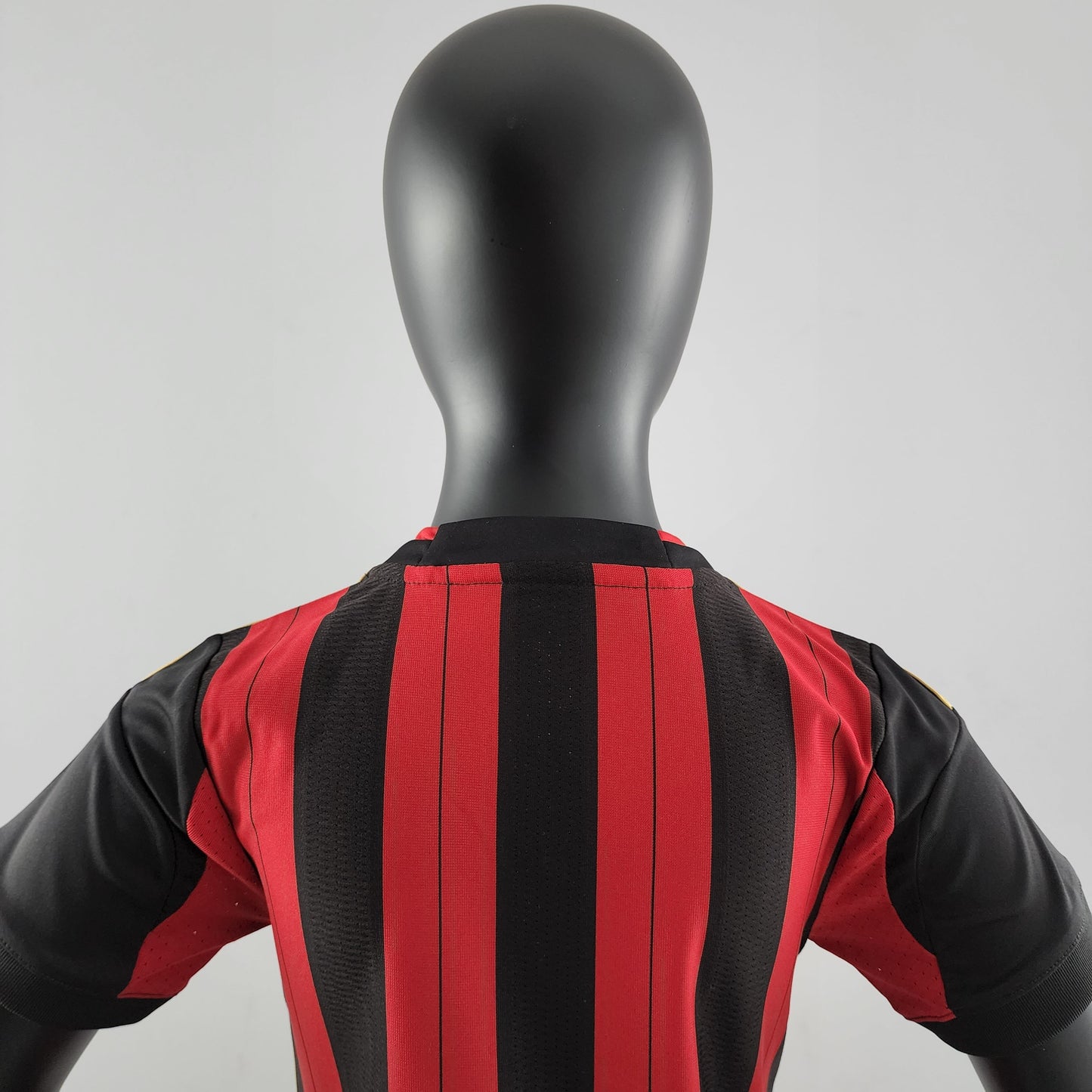 MILÁN I 14/15 (RETRO) KIT PARA NIÑOS