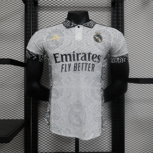 CAMISETA REAL MADRID EDICIÓN ESPECIAL LIMITADO BLANCA 24/25 HOMBRES (VERSIÓN DEL JUGADOR)
