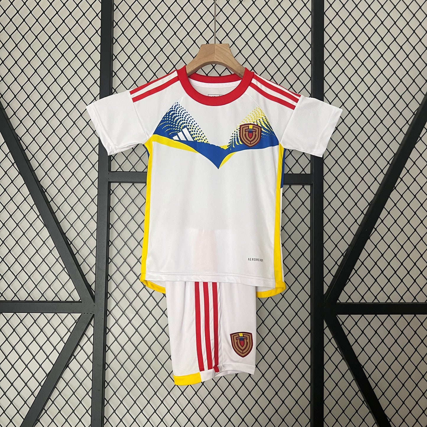 CAMISETA VENEZUELA II COPA AMÉRICA 2024/2025/2026 KIT PARA NIÑOS
